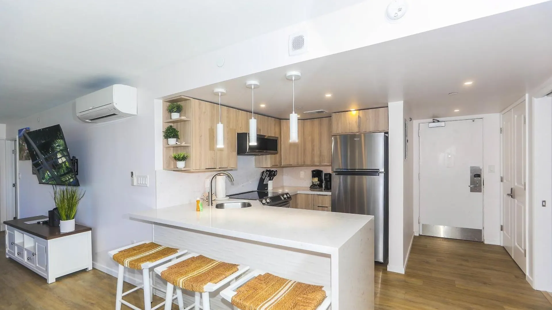 Fully Furnished Ilikai Tower 525 Condo With Free Wifi, Near Best Waikiki Beaches! Honolulu 0*,