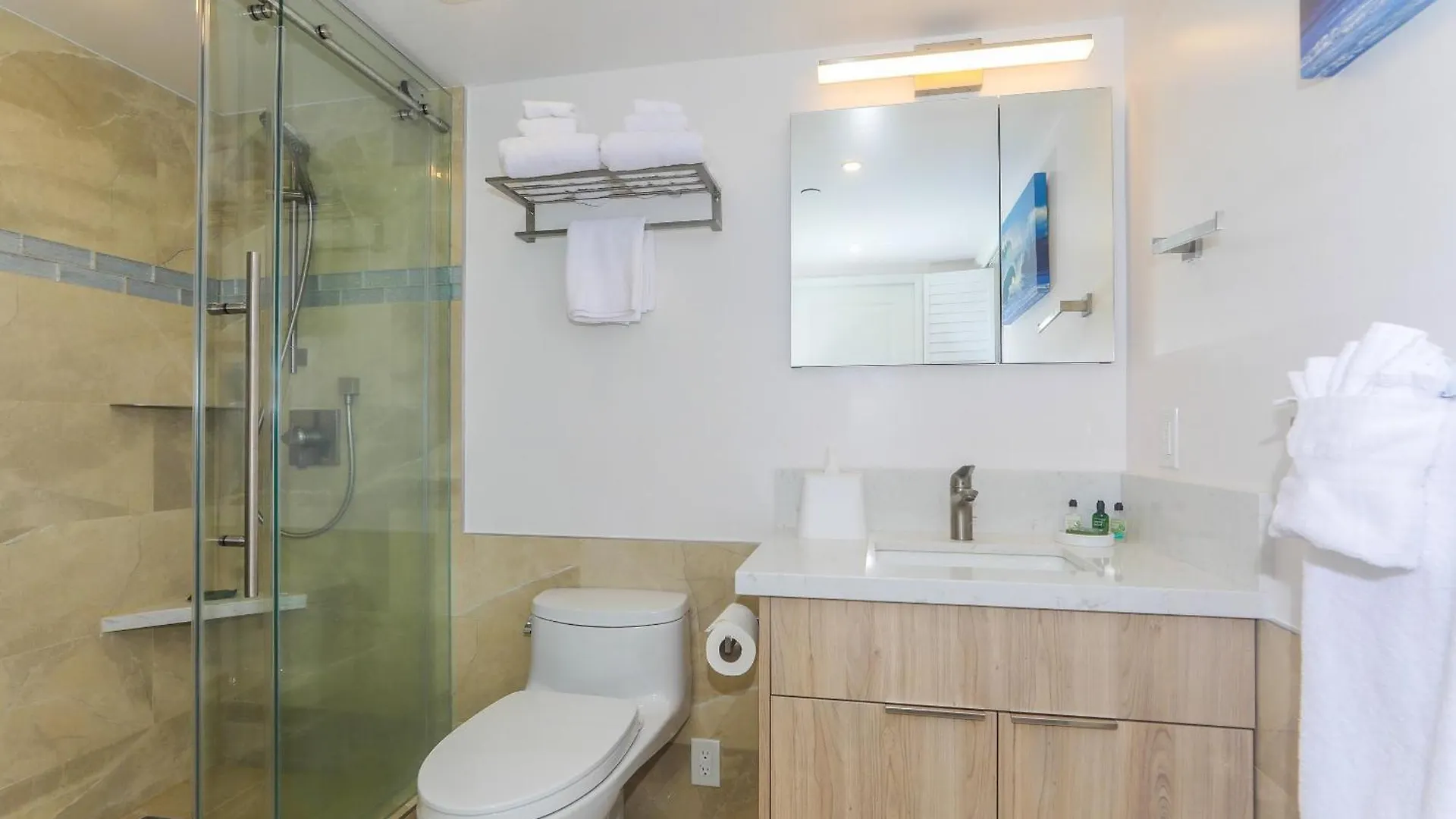 Fully Furnished Ilikai Tower 525 Condo With Free Wifi, Near Best Waikiki Beaches! Honolulu