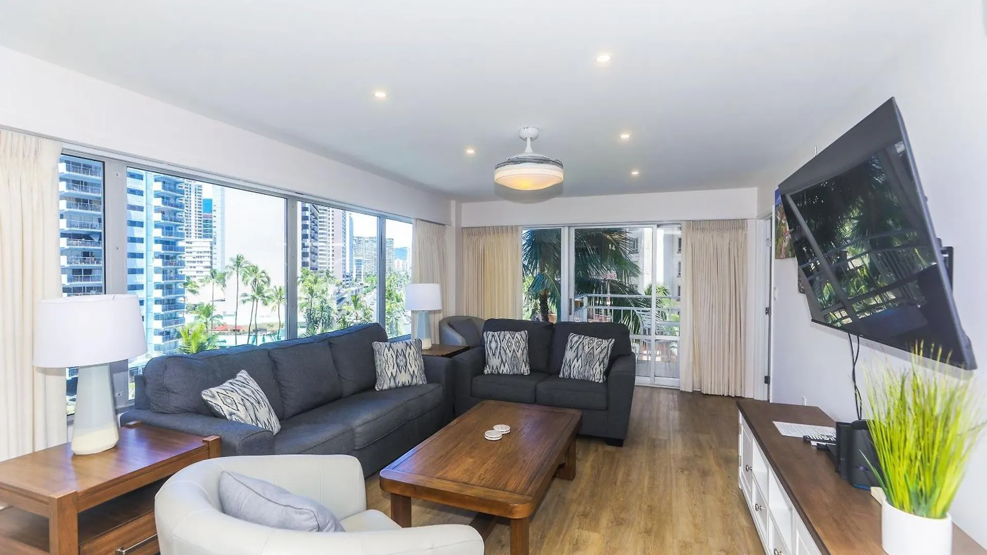Fully Furnished Ilikai Tower 525 Condo With Free Wifi, Near Best Waikiki Beaches! location