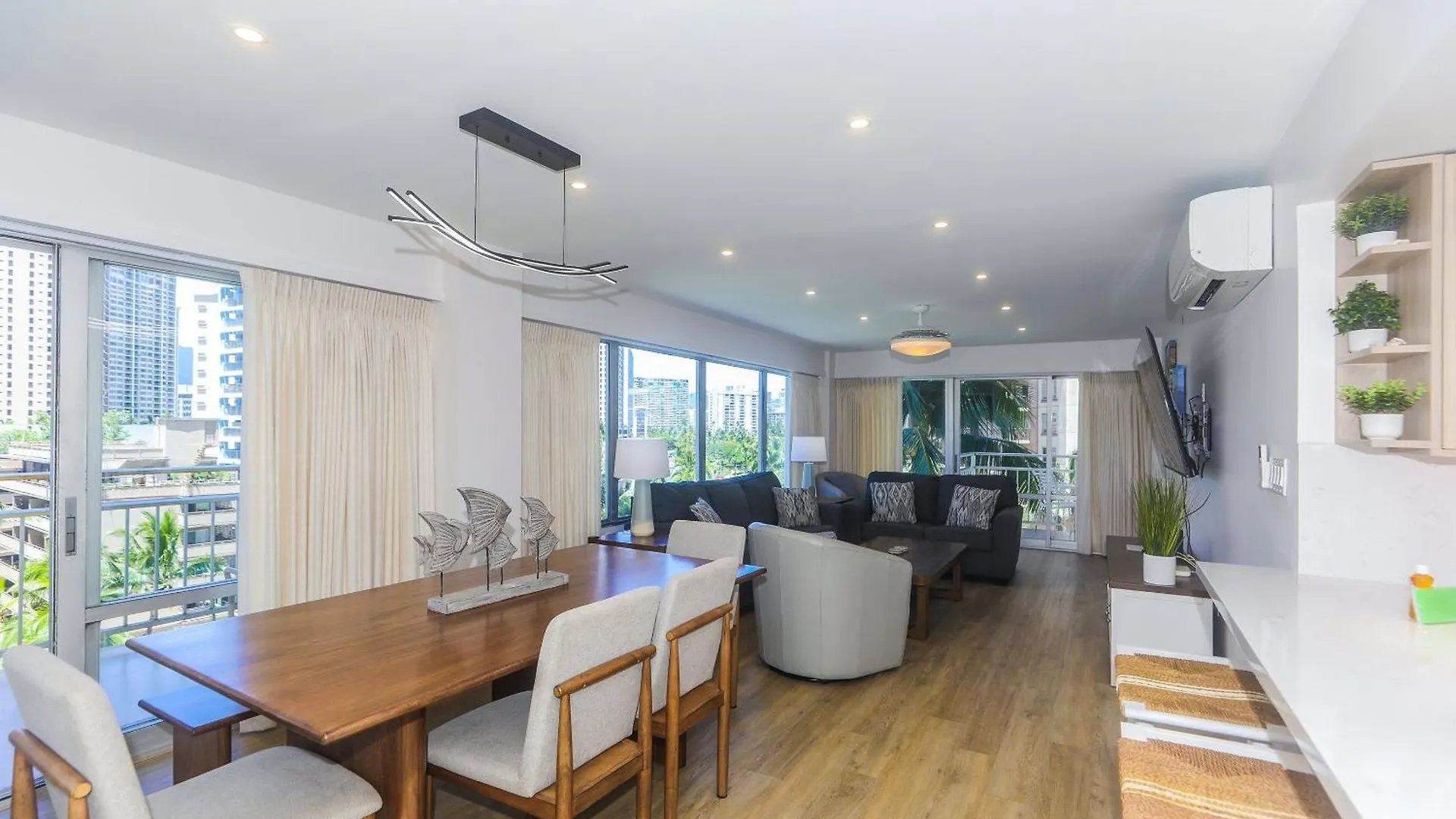 Fully Furnished Ilikai Tower 525 Condo With Free Wifi, Near Best Waikiki Beaches! Honolulu
